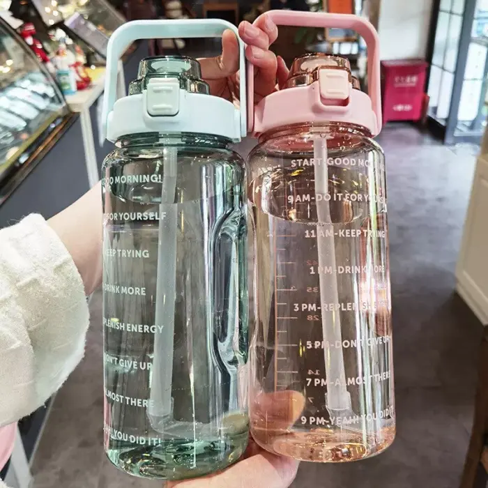 Botella deportiva de 2 litros con pajita - Imagen 4